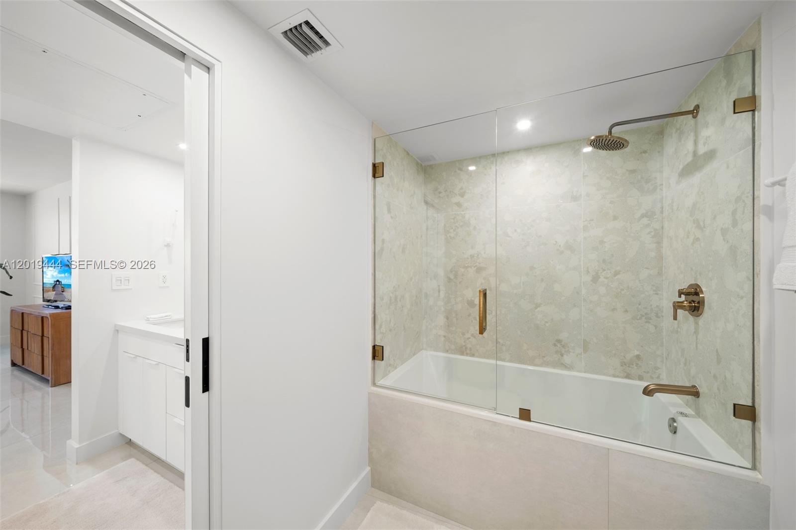 IMPERIAL HOUSE CONDO - Residential