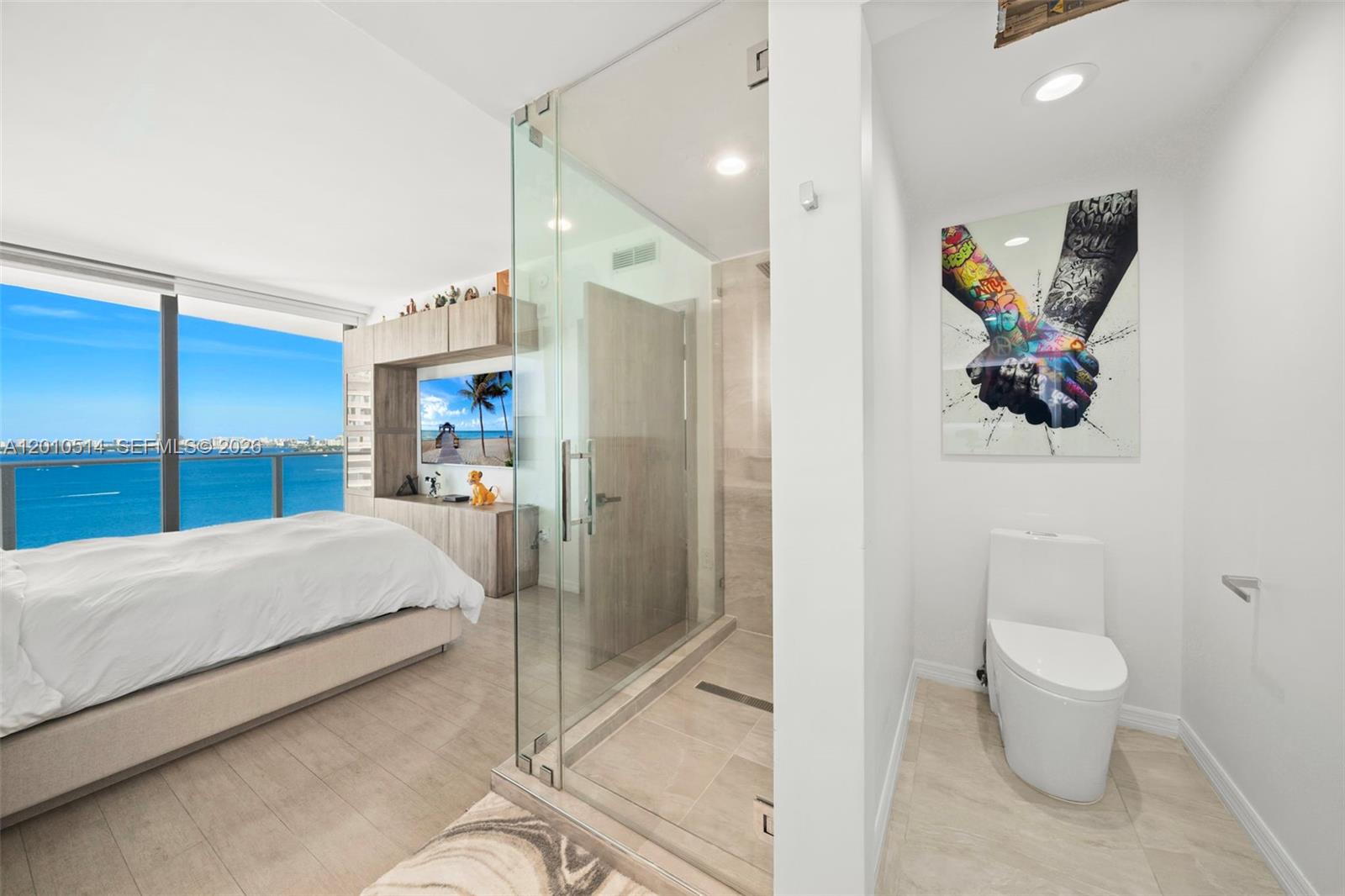 ICON BAY CONDO - Residential