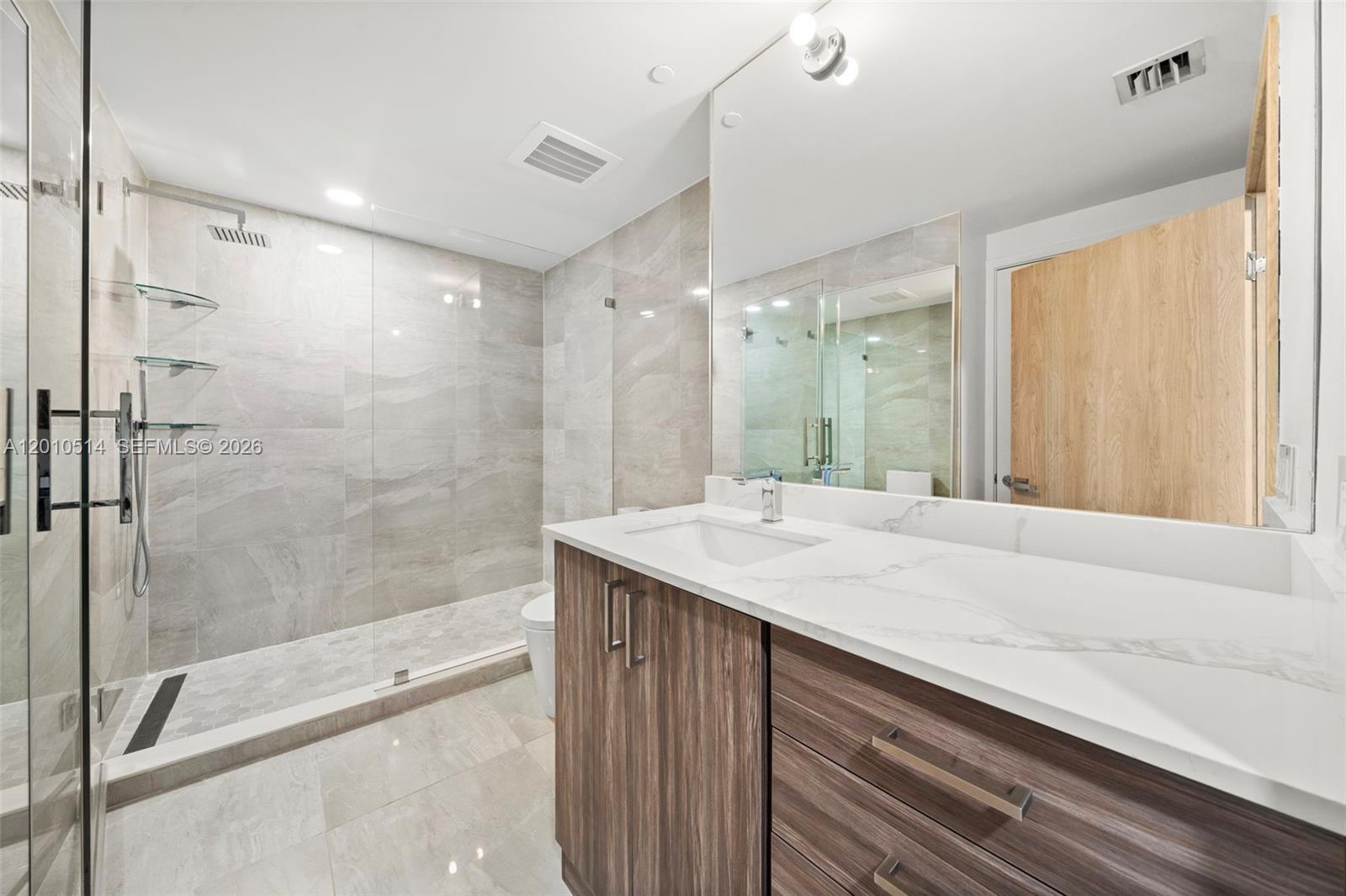 ICON BAY CONDO - Residential