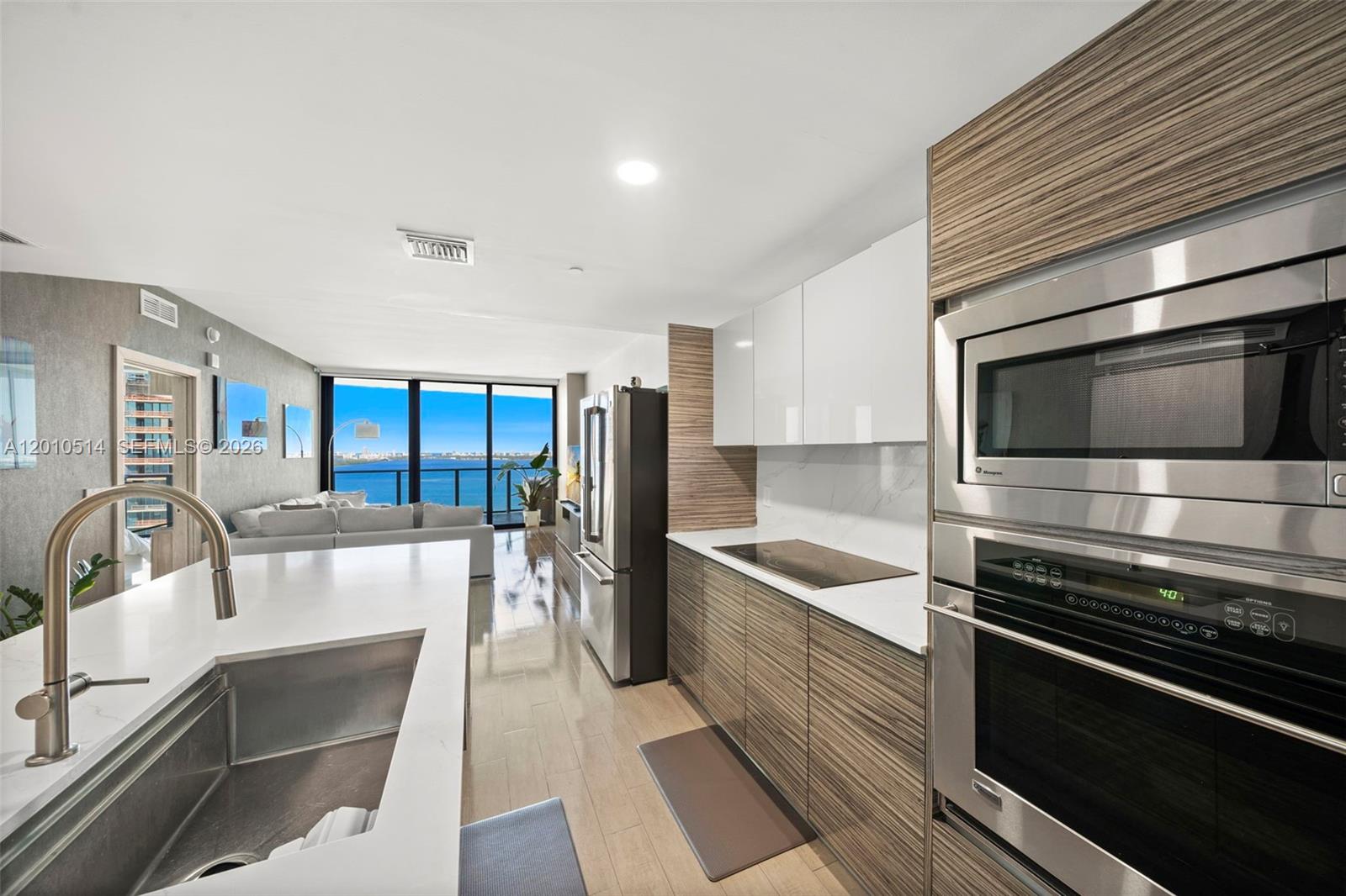 ICON BAY CONDO - Residential