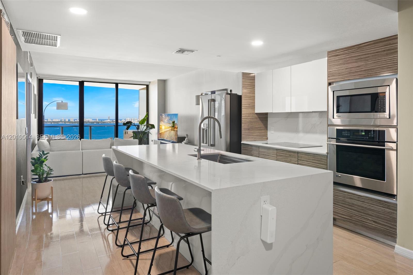 ICON BAY CONDO - Residential
