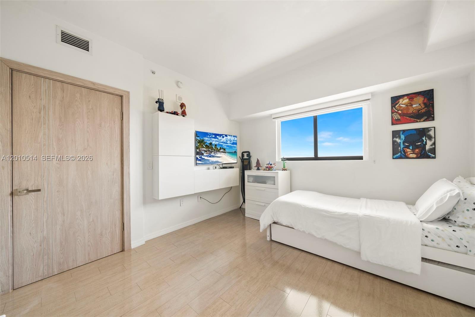 ICON BAY CONDO - Residential