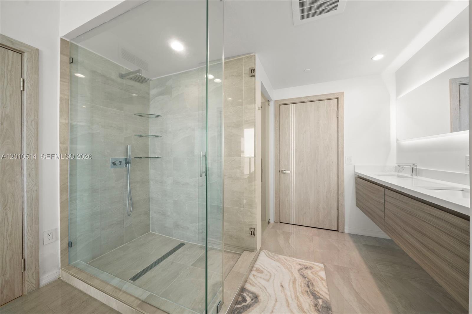 ICON BAY CONDO - Residential