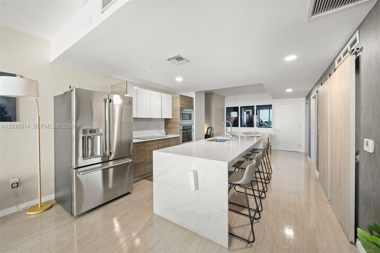 ICON BAY CONDO - Residential
