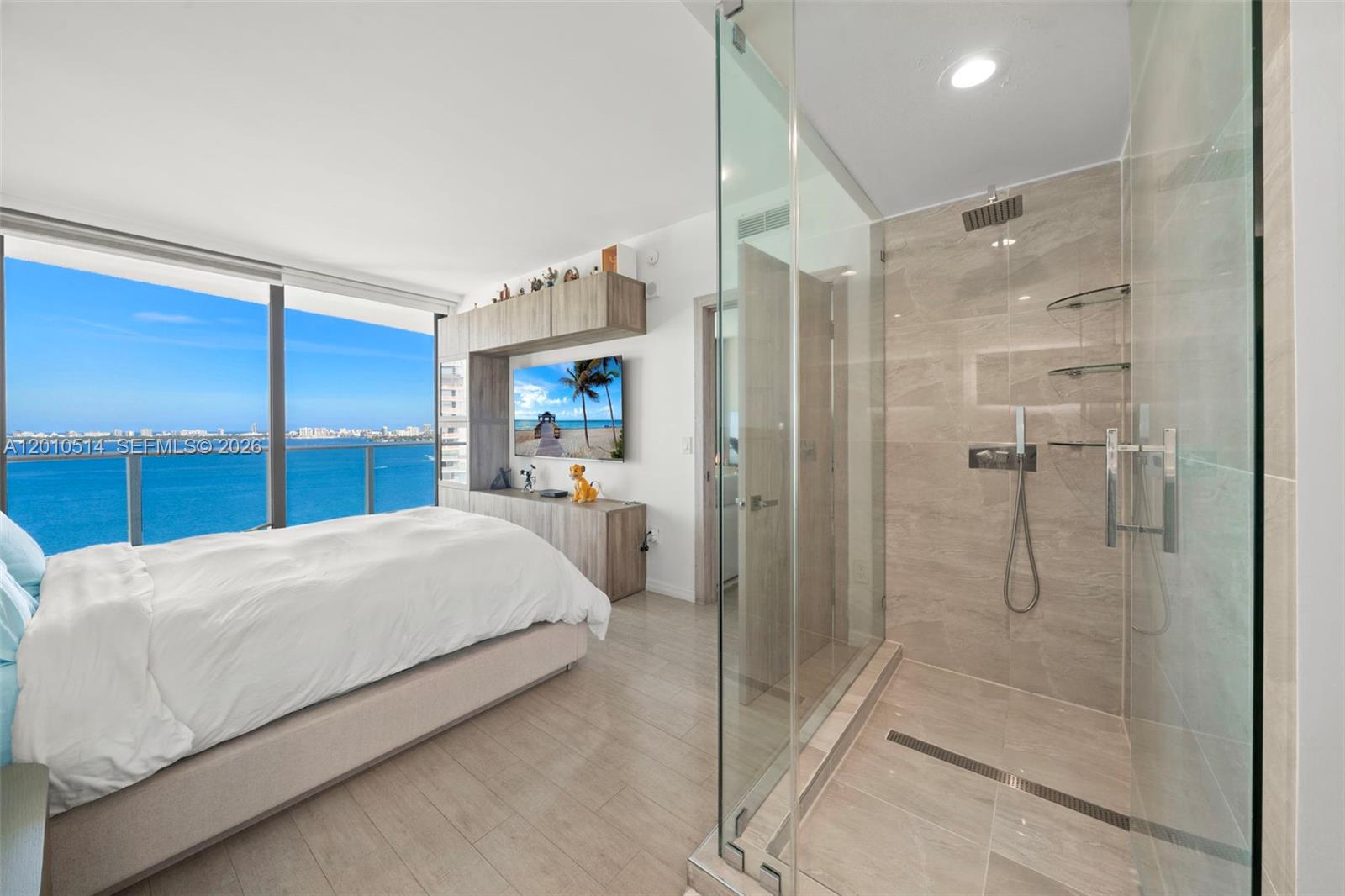 ICON BAY CONDO - Residential