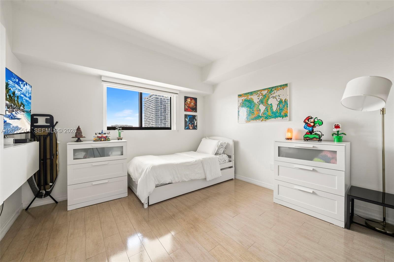ICON BAY CONDO - Residential