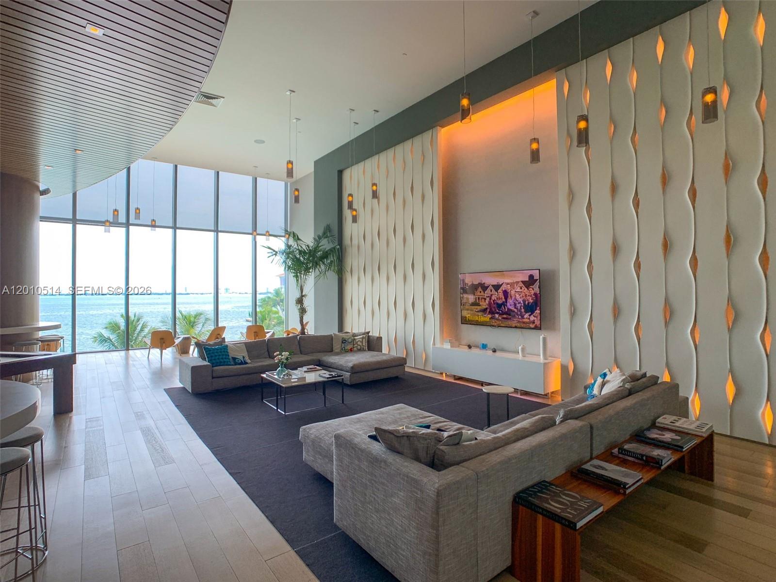 ICON BAY CONDO - Residential