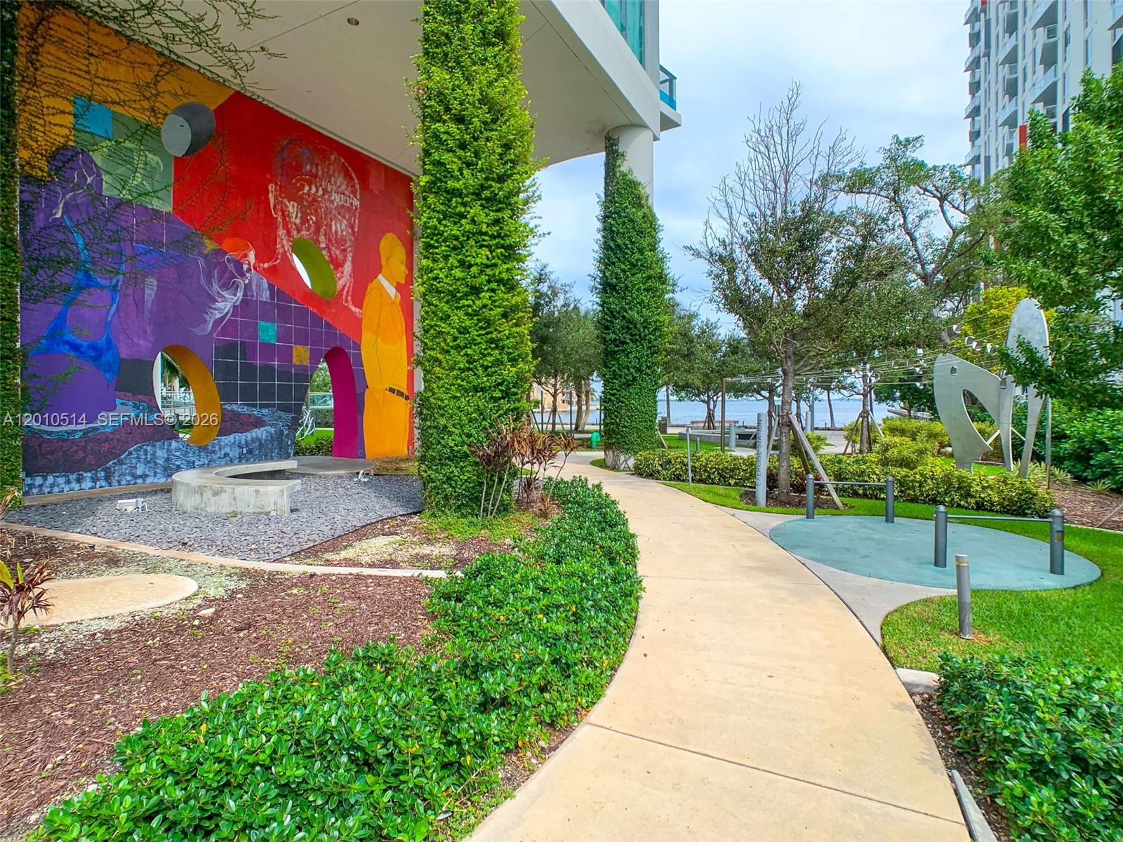 ICON BAY CONDO - Residential