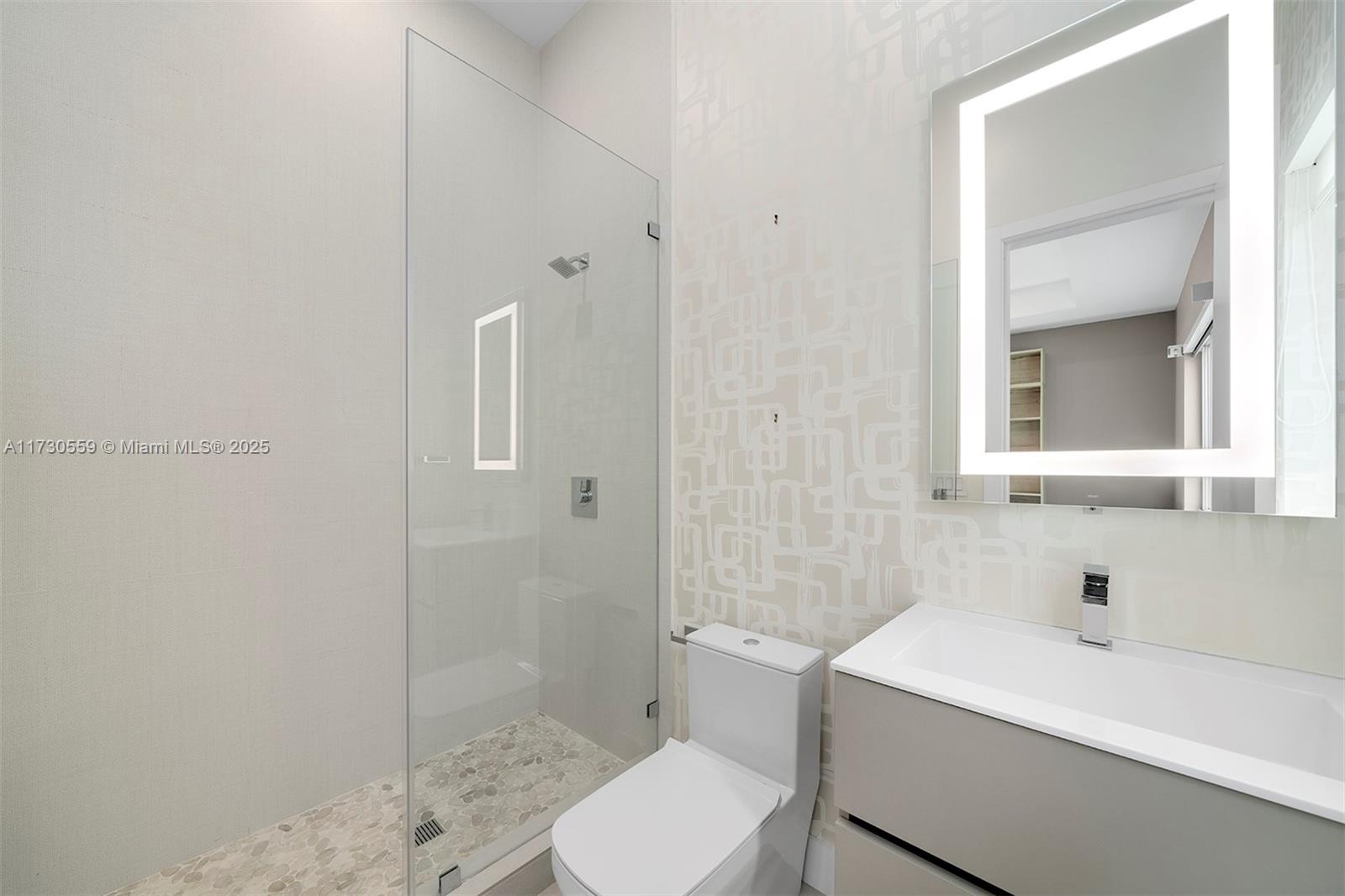 TOWN & RANCH ESTS - Residential