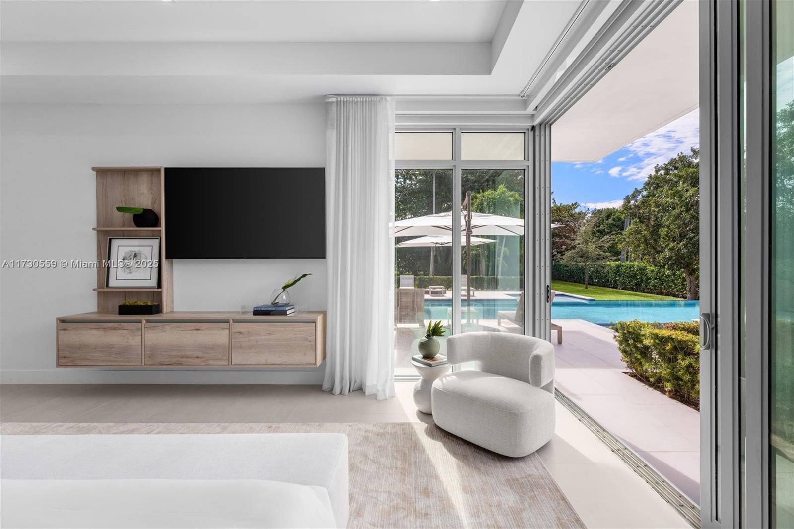 TOWN & RANCH ESTS - Residential