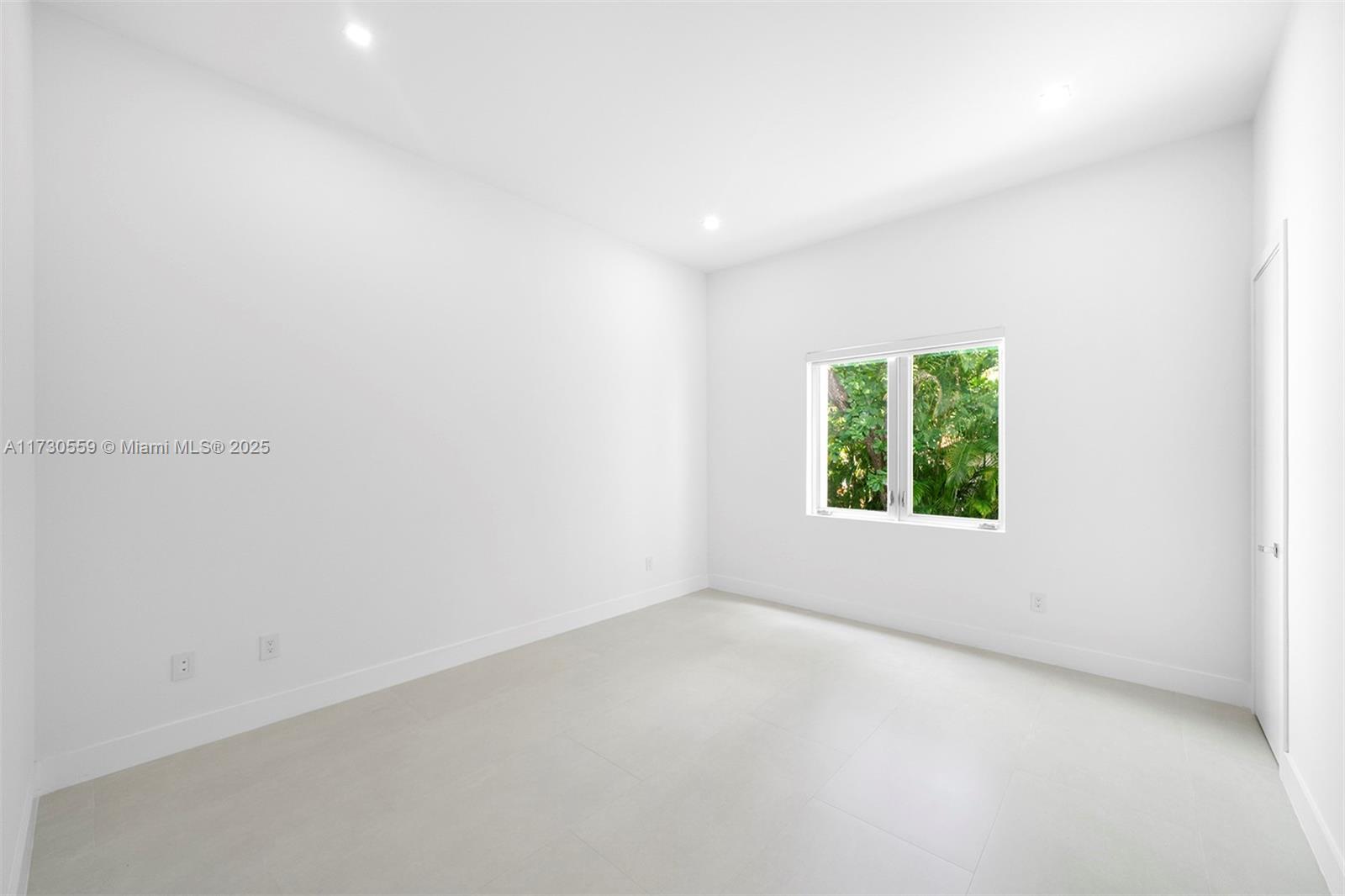 TOWN & RANCH ESTS - Residential