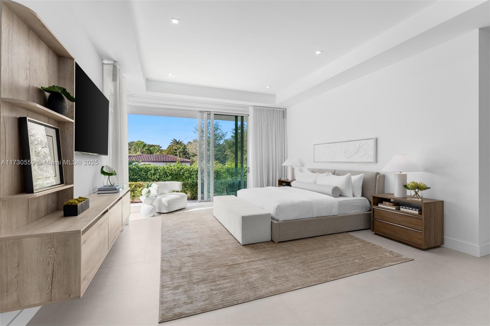 TOWN & RANCH ESTS - Residential