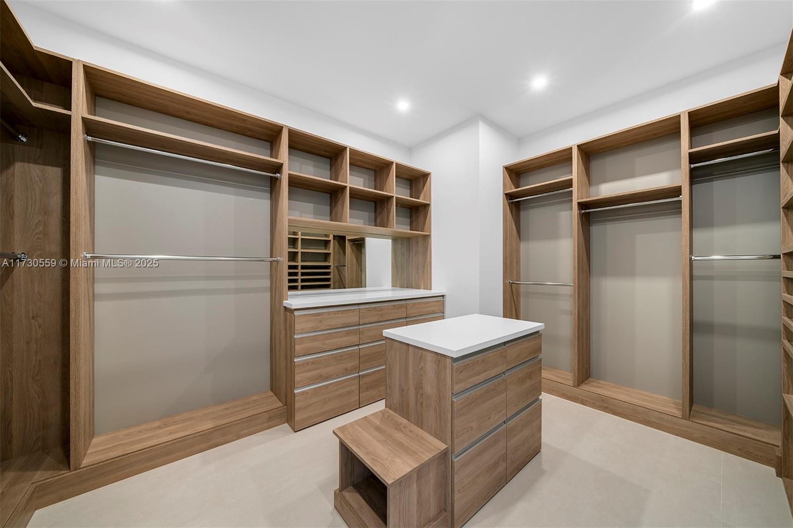 TOWN & RANCH ESTS - Residential