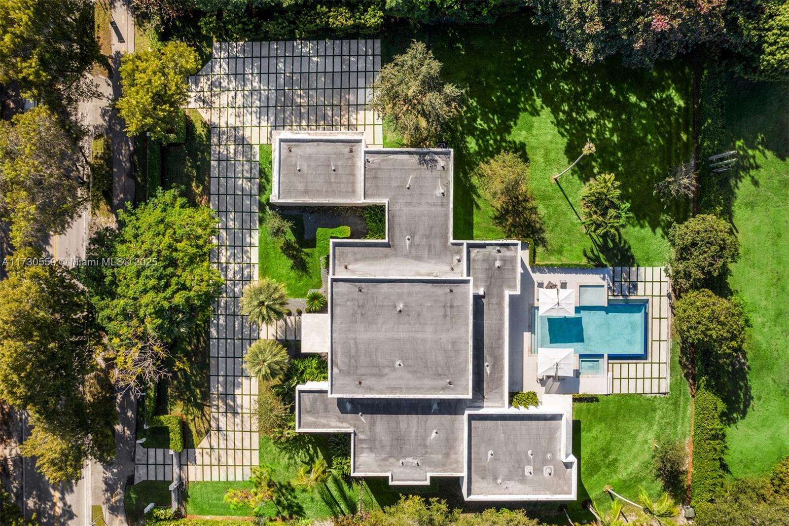 TOWN & RANCH ESTS - Residential