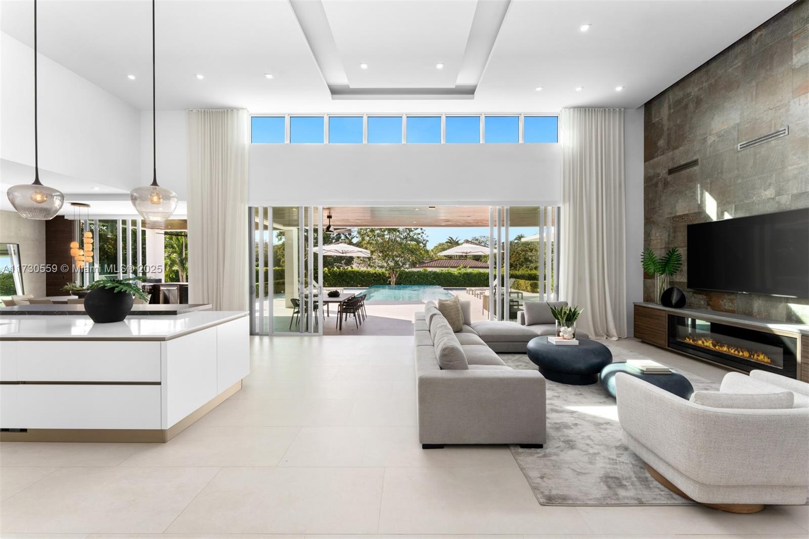 TOWN & RANCH ESTS - Residential