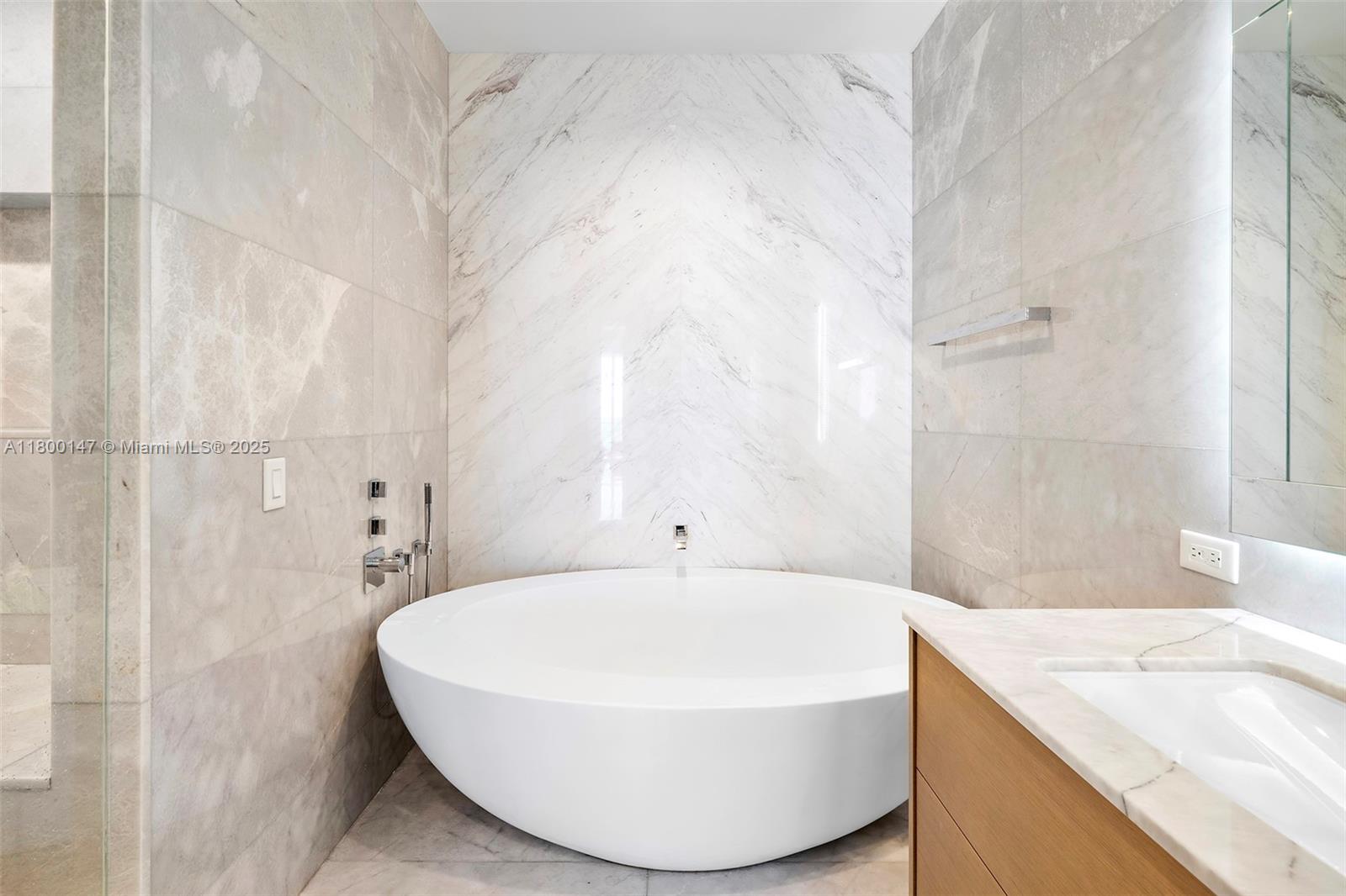 NORTH BISCAYNE BEACH AMEN - Residential