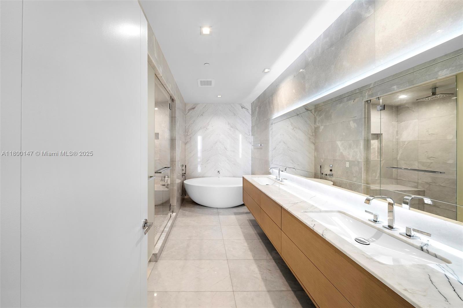 NORTH BISCAYNE BEACH AMEN - Residential