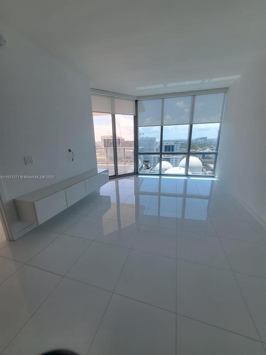 PARAMOUNT MIAMI WORLDCENT - Residential