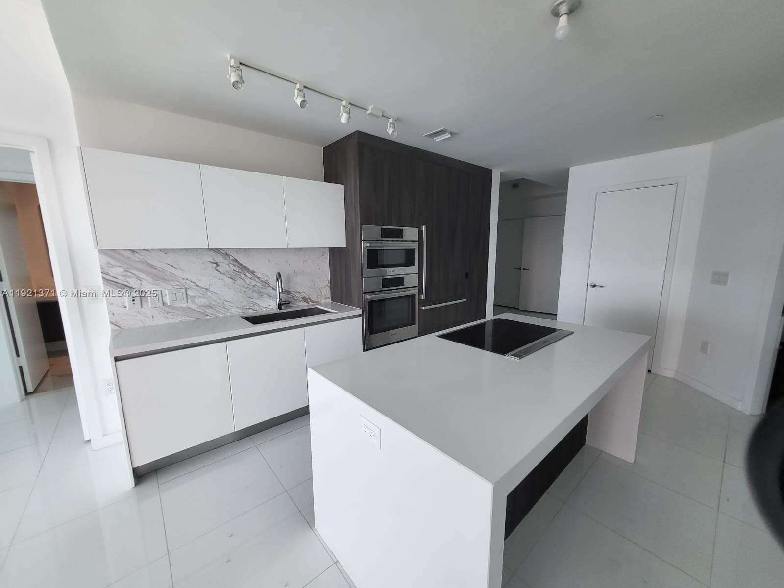 PARAMOUNT MIAMI WORLDCENT - Residential