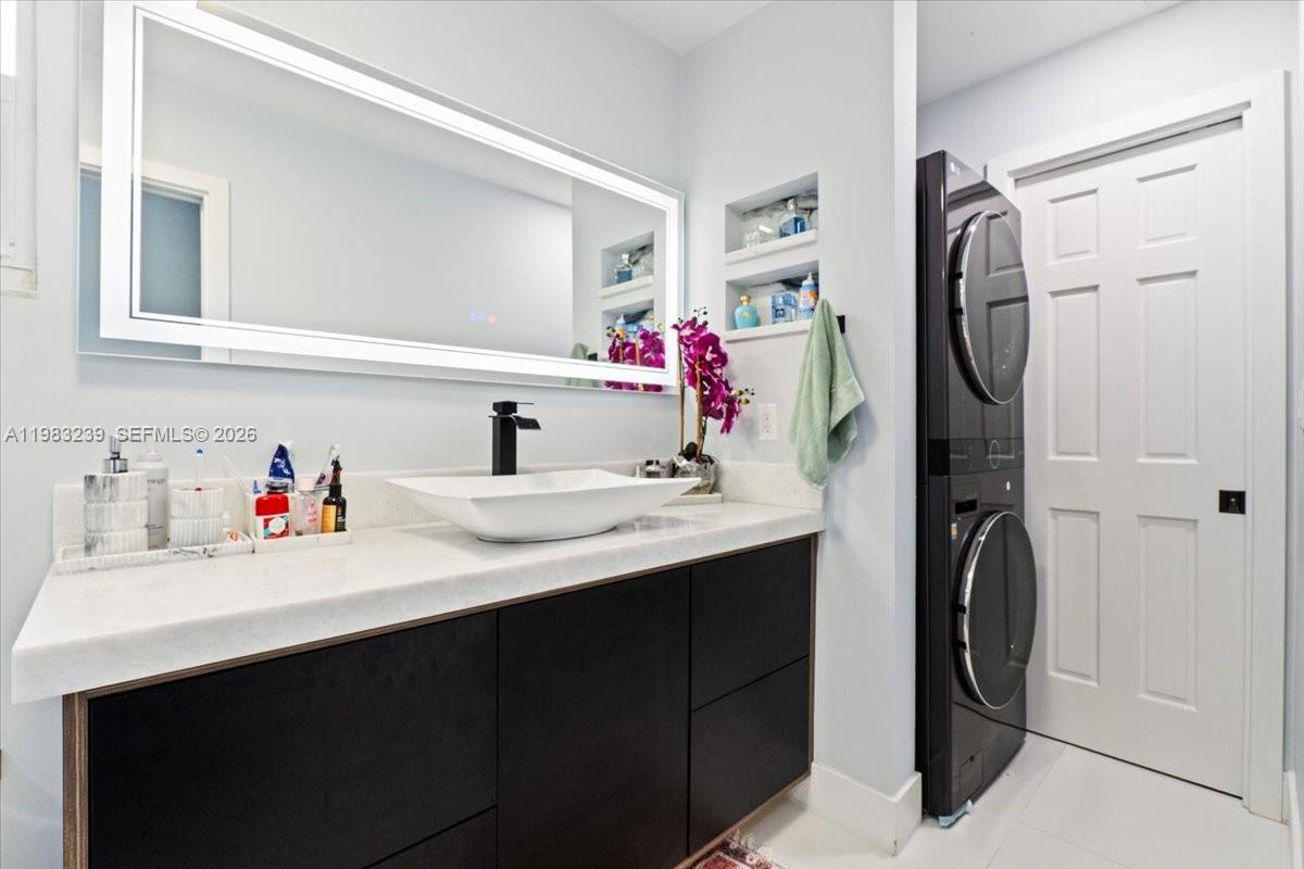 2-48-41 S1/3 OF SW1/4 OF N - Residential