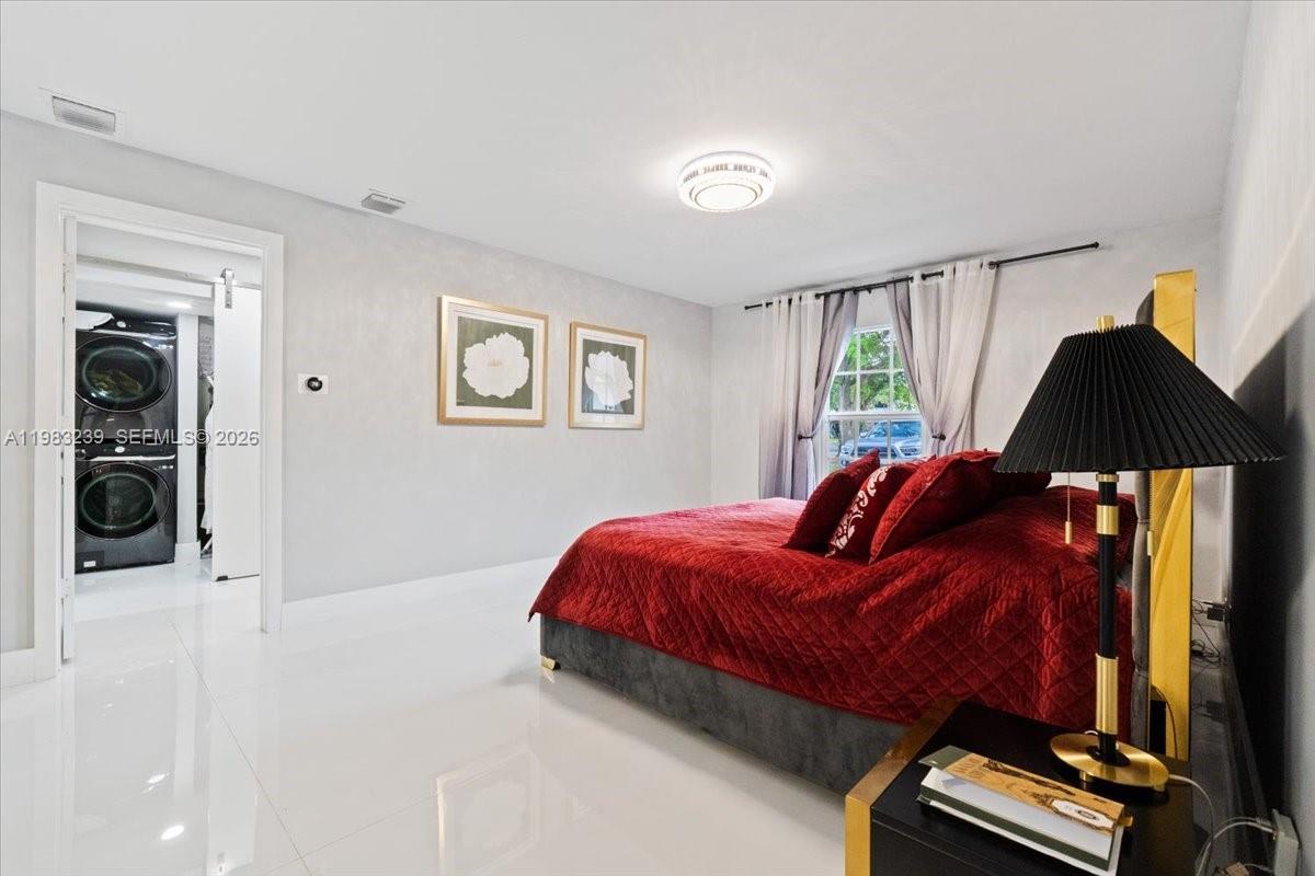 2-48-41 S1/3 OF SW1/4 OF N - Residential