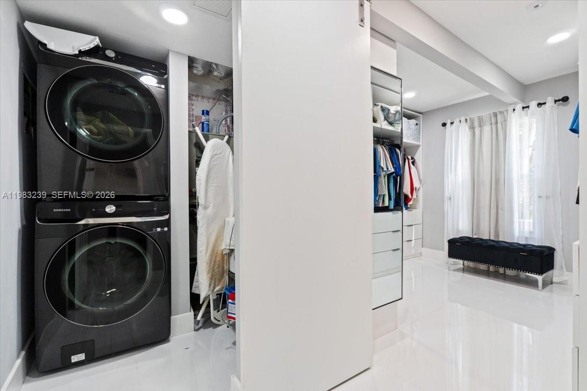 2-48-41 S1/3 OF SW1/4 OF N - Residential