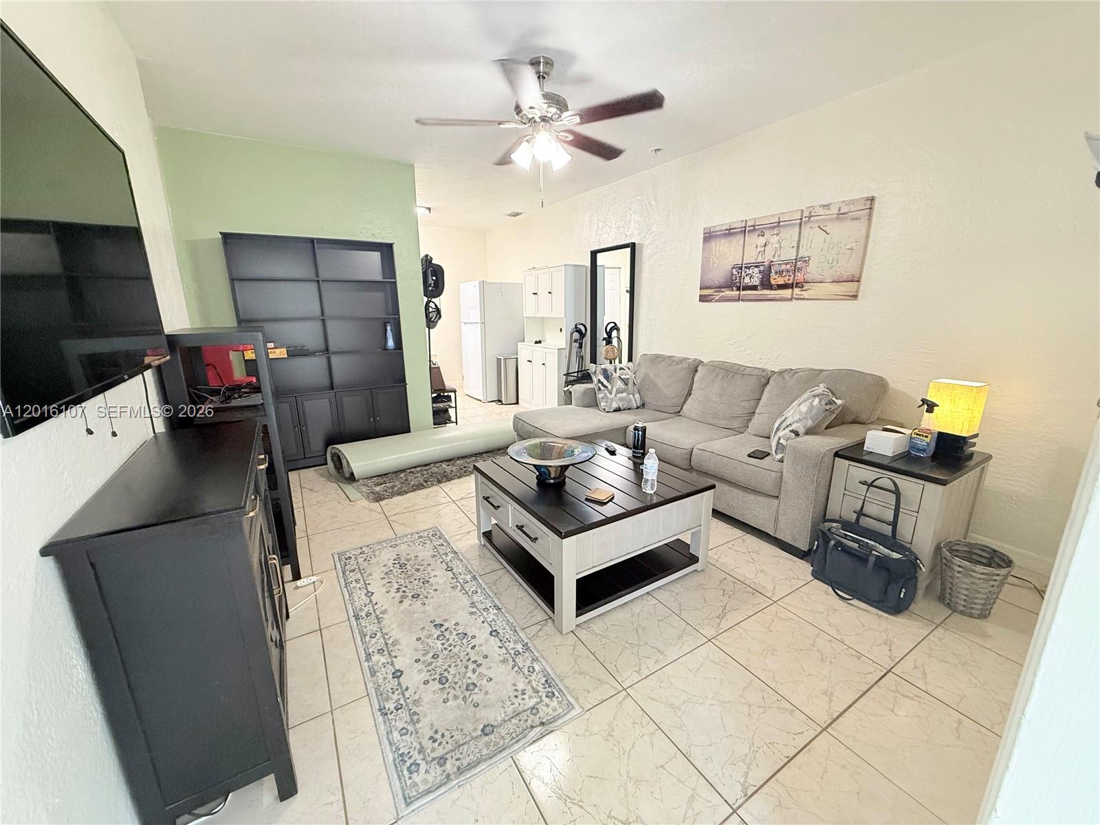 HOLLYWOOD - Residential Lease