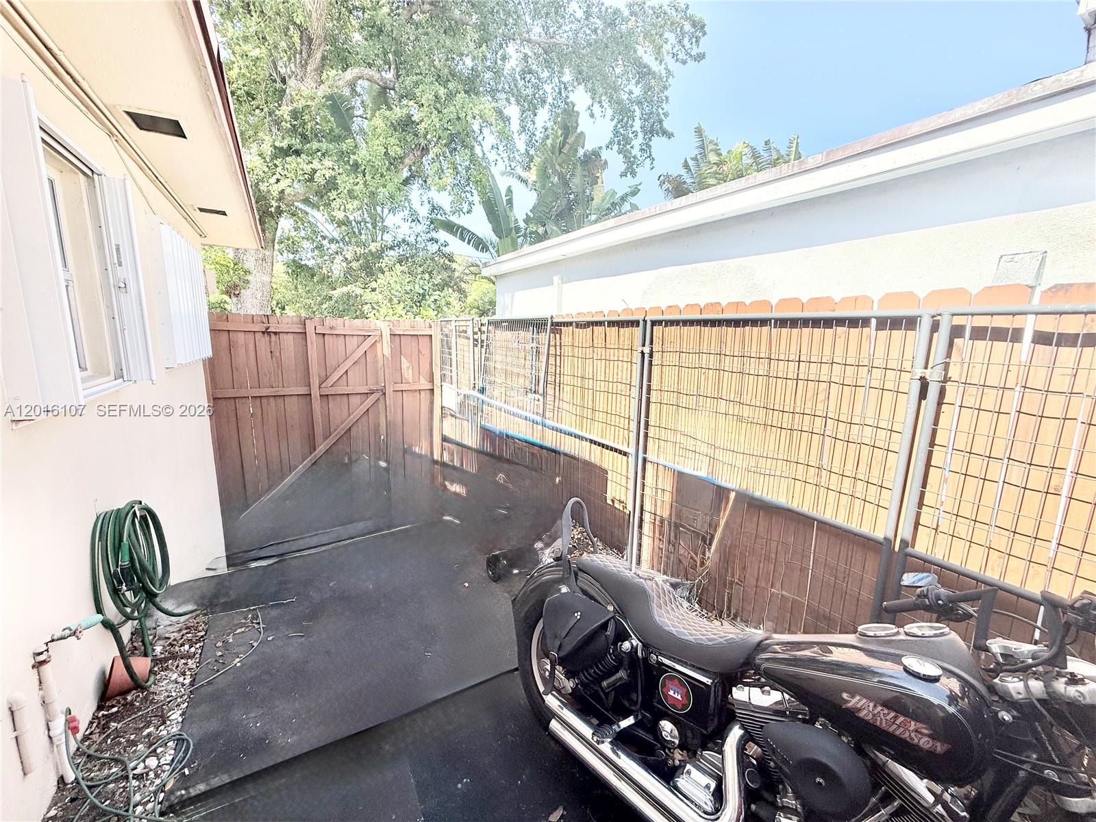 HOLLYWOOD - Residential Lease