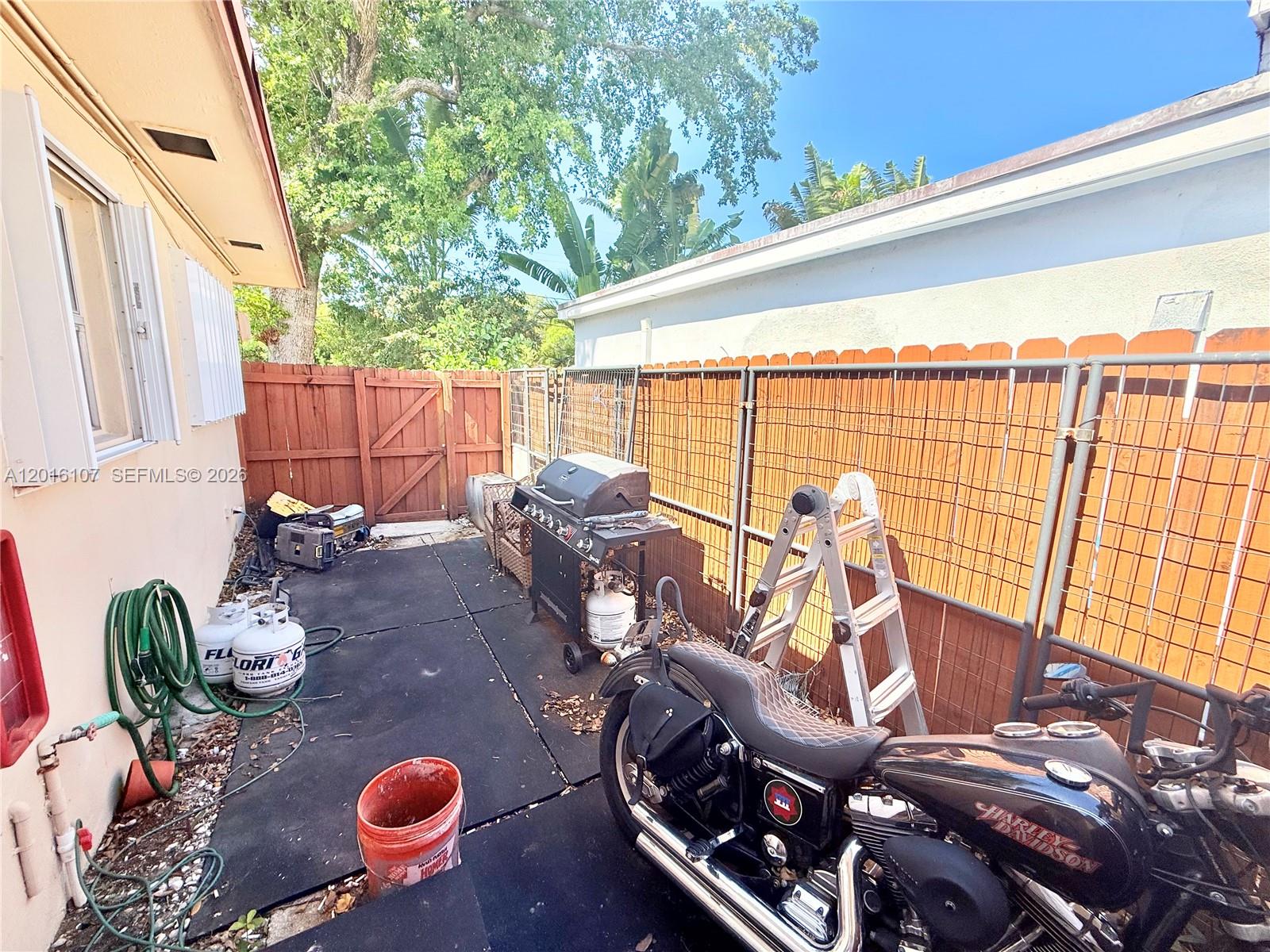 HOLLYWOOD - Residential Lease