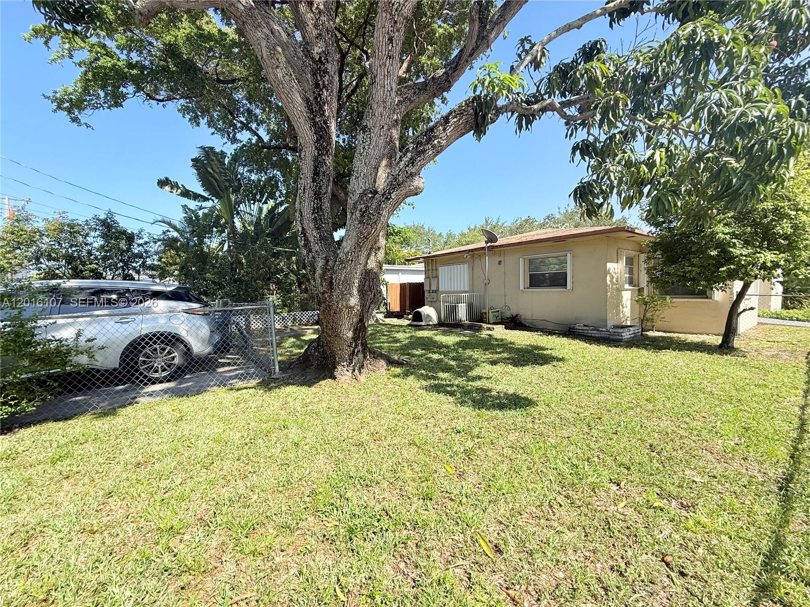 HOLLYWOOD - Residential Lease