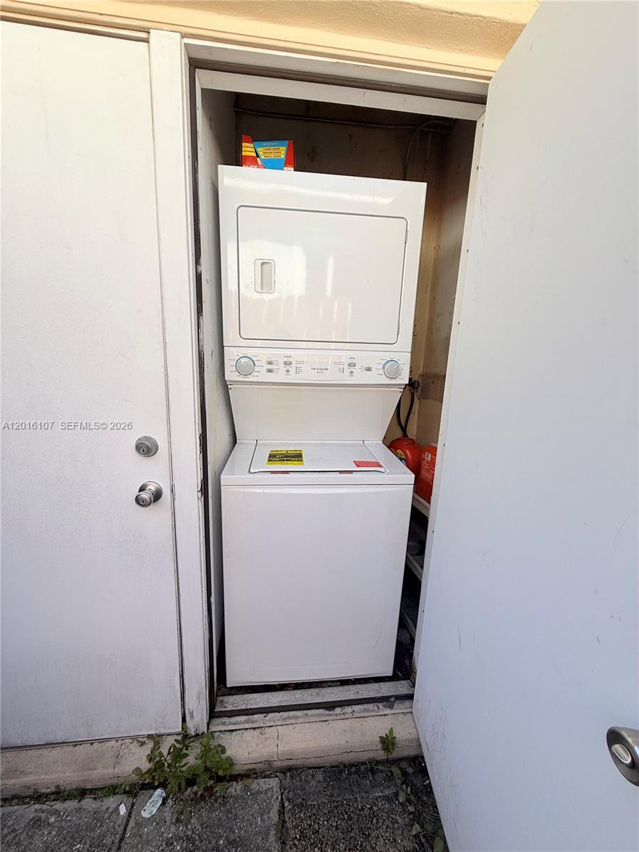 HOLLYWOOD - Residential Lease
