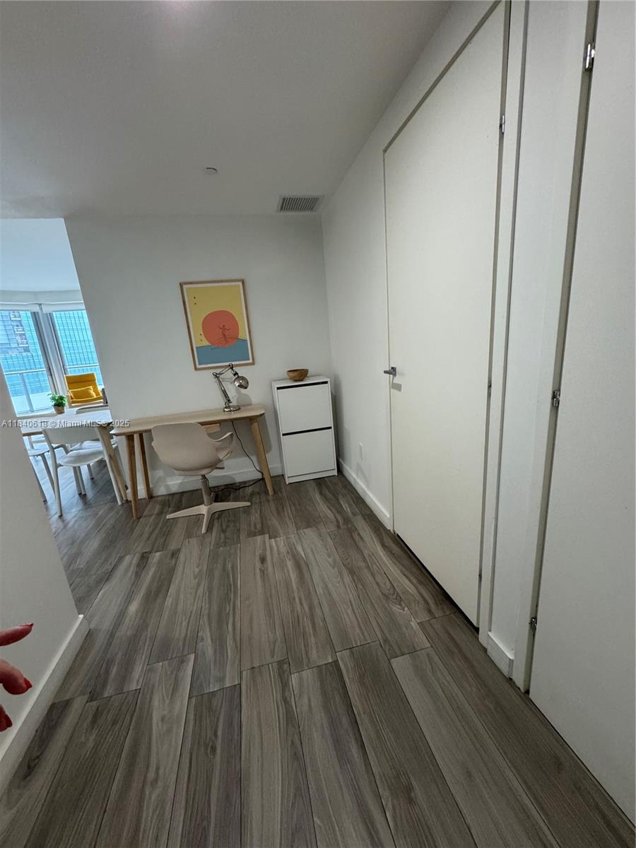 1300 Brickell Bay Dr 3301
