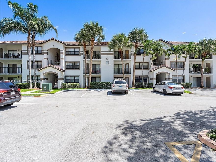 Investor Opportunity! Leased property till 11/19/2025 for $1,800/month. BEAUTIFUL 1 BEDROOM 1 BATHROOM UNIT IN HOLLYWOOD PARC! Washer & Dryer in the unit, Private Patio, Resort-style Community Pools, Tennis court, Gym, BBQ Area. Walking distance to Public Gulf Course, Restaurants, Starbuck, Target, CVS Pharmacy, Banks, 2 minutes away from the train station, I-95, 7 minutes to the Turnpike. Only 10 Minutes from HOLLYWOOD BEACH & Aventura Mall.