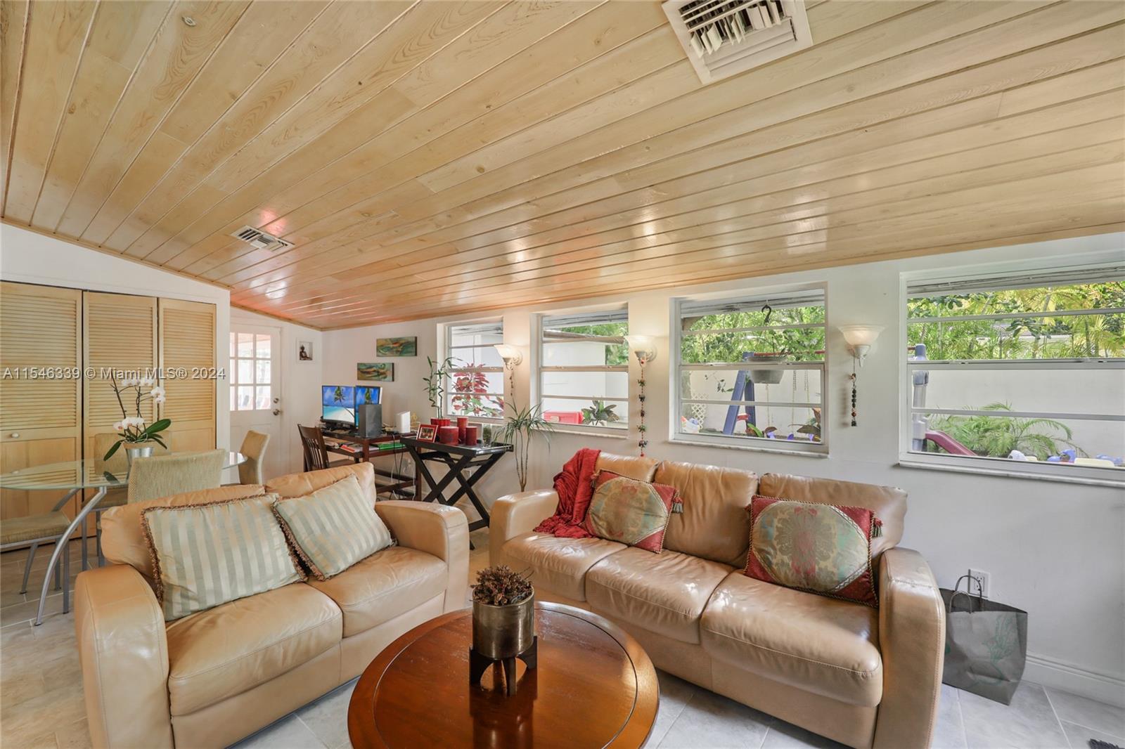 TROPICAL ISLE HOMES SUB 4 - Residential