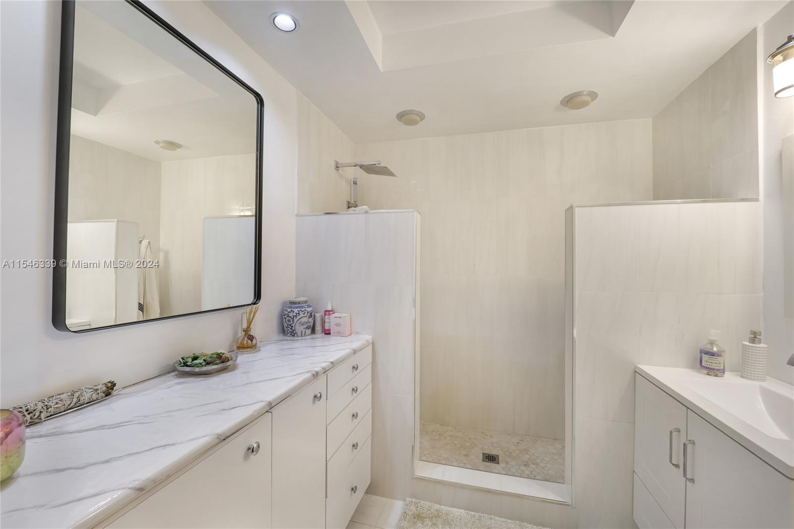 TROPICAL ISLE HOMES SUB 4 - Residential