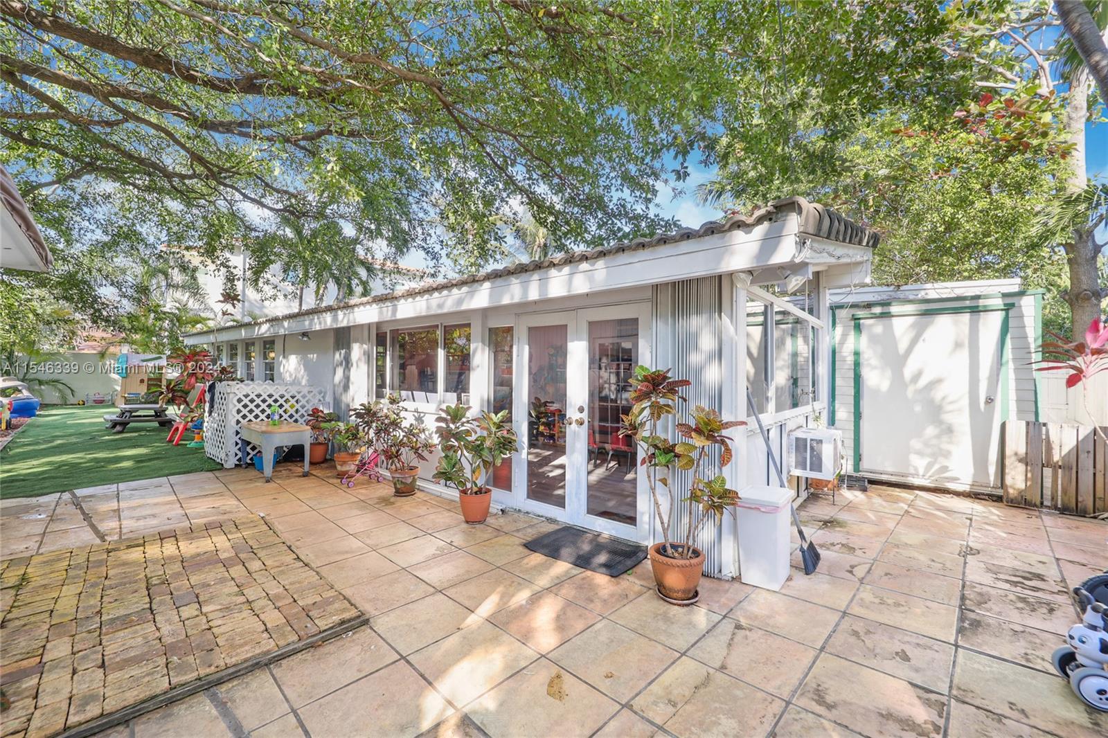 TROPICAL ISLE HOMES SUB 4 - Residential