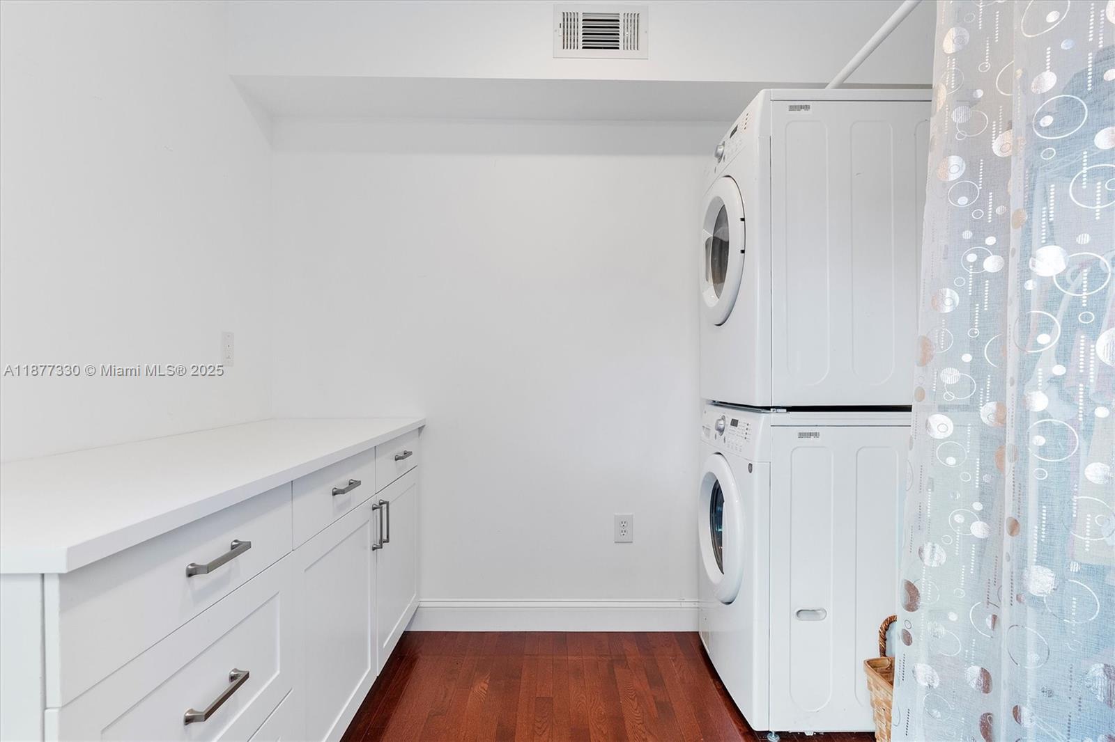 OAKLAND PARK SECOND ADD - Residential