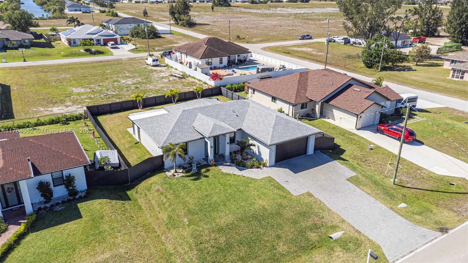 CAPE CORAL - Residential