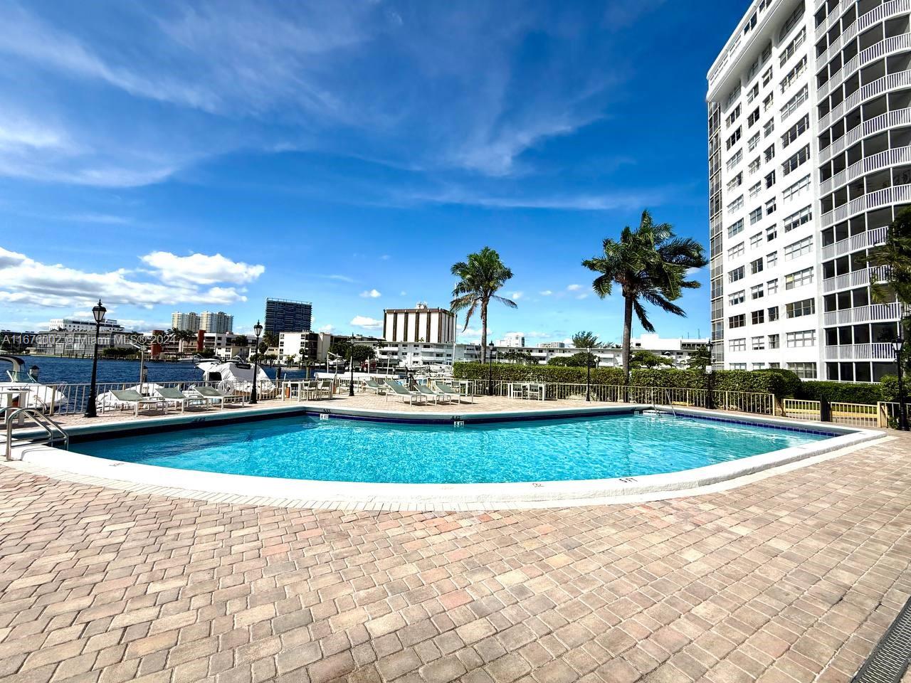 LAKE POINT TOWER CONDOMIN - Residential