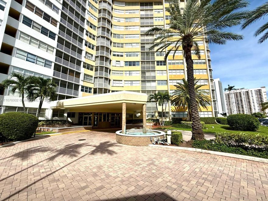 Incredible waterfront condo in the heart of Hallandale. Located near plazas with all sorts of grocery stores and restaurants, it is very close to the beach. Perfect opportunity with a fresh renovation, well-maintained gated community, lots of amenities, a BBQ area, a fishing pier, and boat docks with 24-hour security guard. Amenities include a large swimming pool, clubhouse, gym, and men's/women's sauna.
The property has a very good light exposure and it also comes with a spacious storage room and has new appliances, and 1-year old water heater, a ceiling without popcorn, and nice furniture that the seller might consider selling. The unit comes with an assigned parking spot. The building has already passed a 40-year inspection and has a new roof.