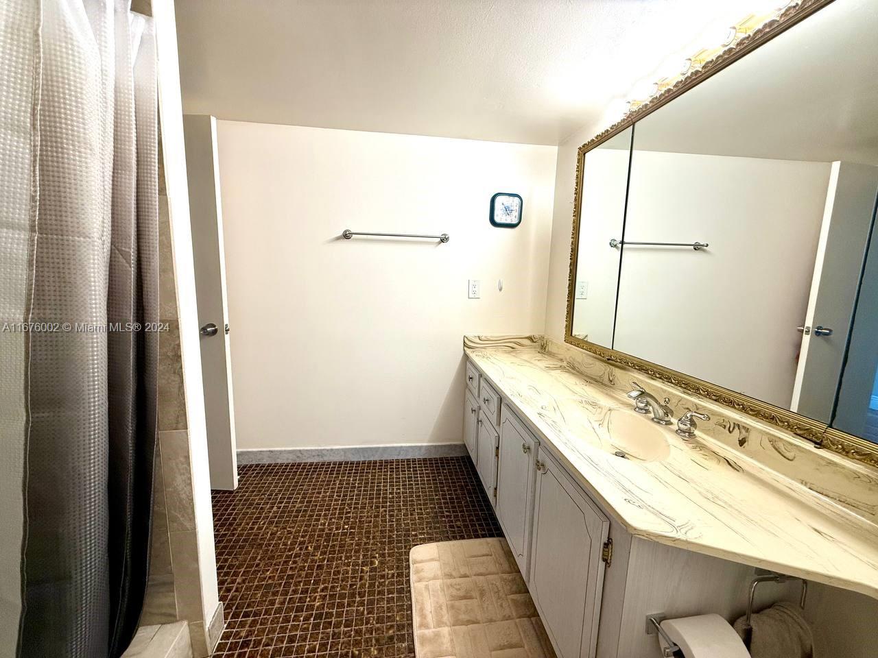 LAKE POINT TOWER CONDOMIN - Residential