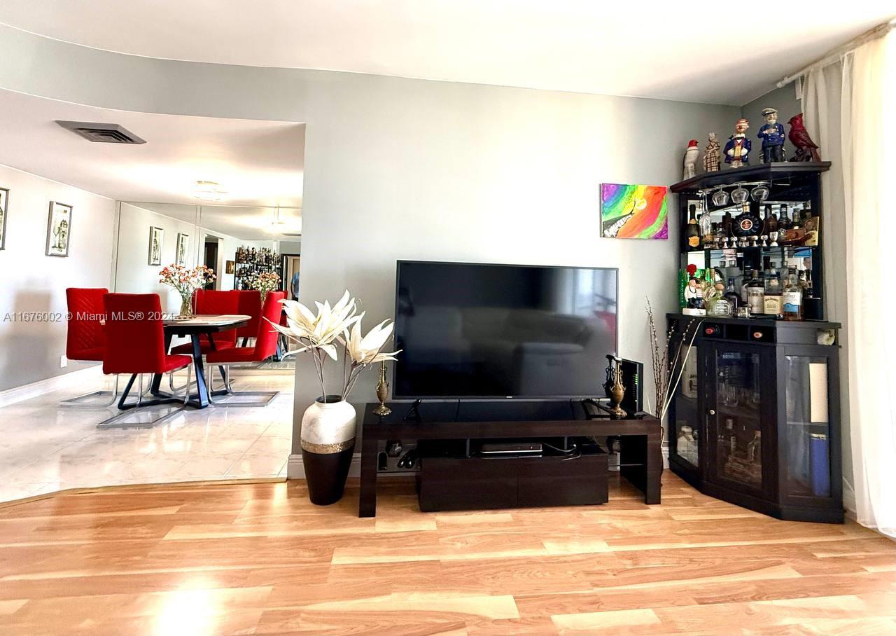 LAKE POINT TOWER CONDOMIN - Residential