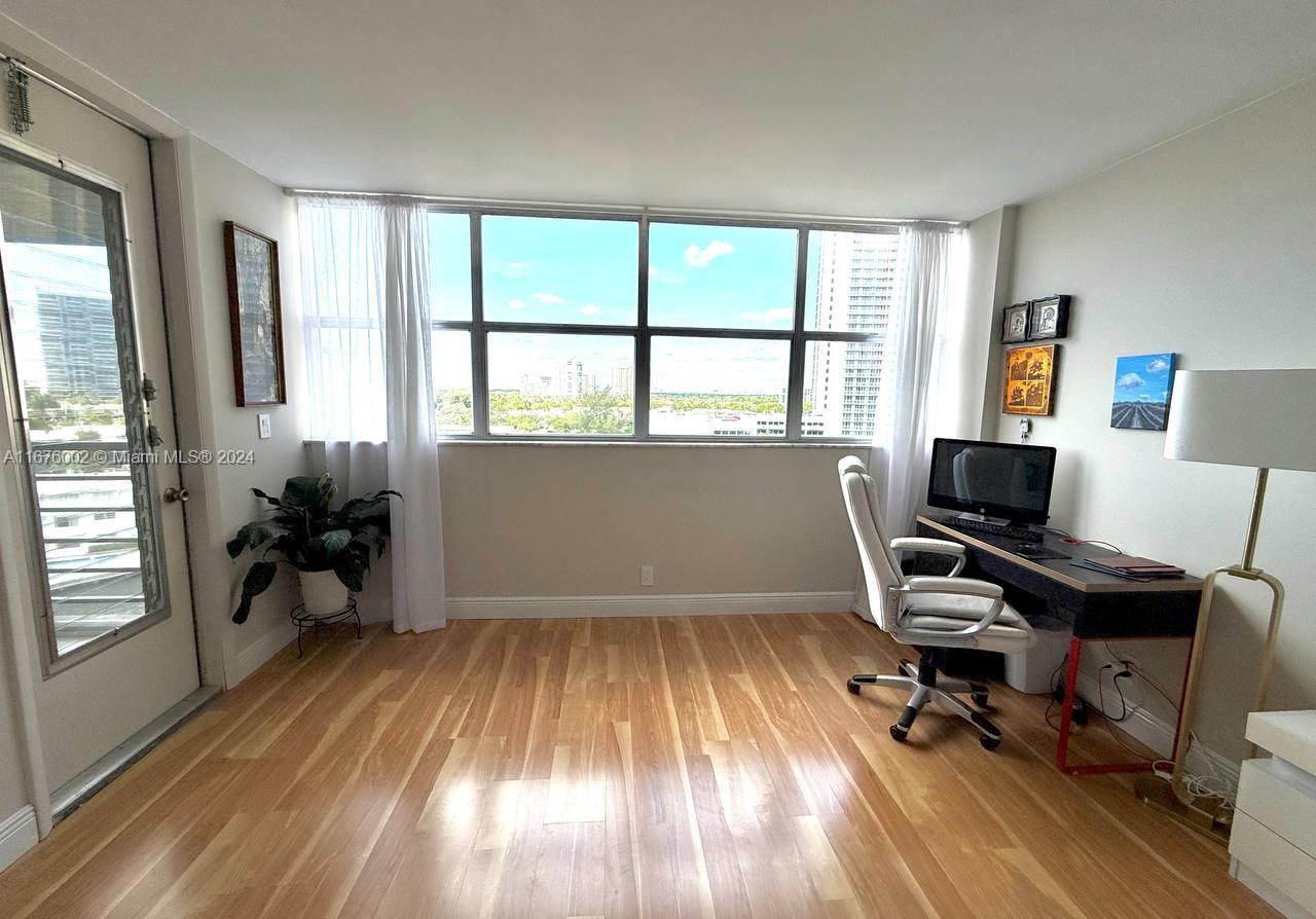 LAKE POINT TOWER CONDOMIN - Residential
