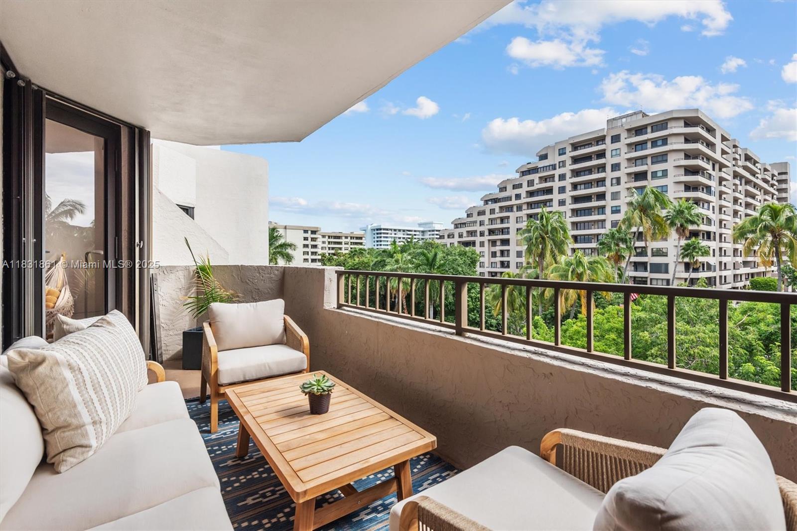 REMODELED APT, GREAT PLACE TO CALL IT HOME! JUST IN THE MIDDLE OF ALL THE AMENITIES IN KEY COLONY, 2B/2b WITH OPTION TO CONVERT IT INTO A 3 BEDROOMS VERY VERY EASY! IT IS A MUST SEE WITH 2 PARKINGS SPACES AND A STORAGE SPACE, IT HAS IT ALL!!!