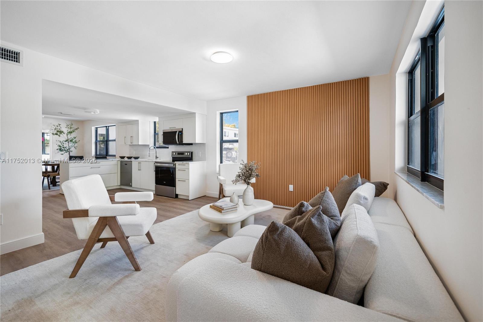 7994 Crespi Blvd