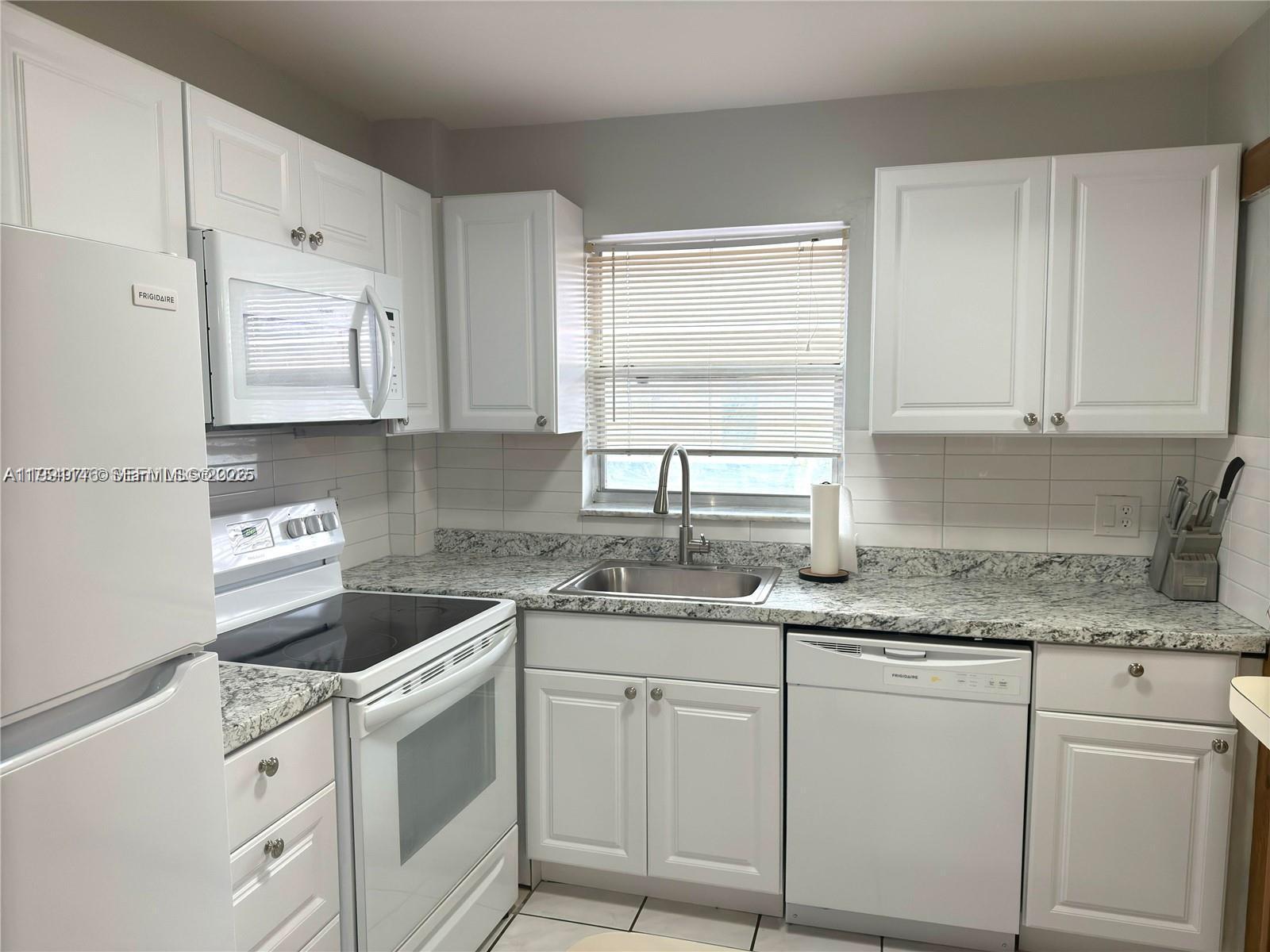 RACQUET CLUB - Residential