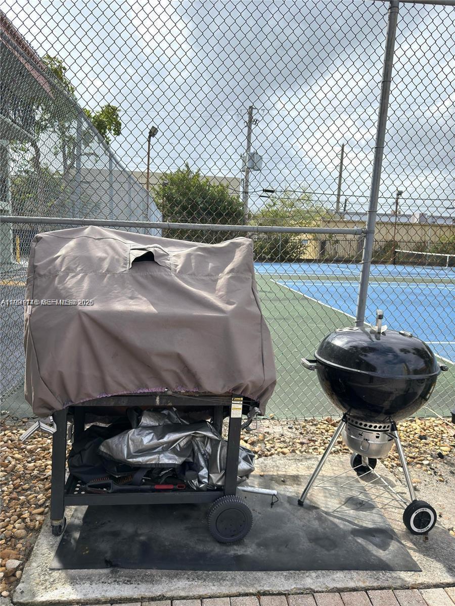 RACQUET CLUB - Residential