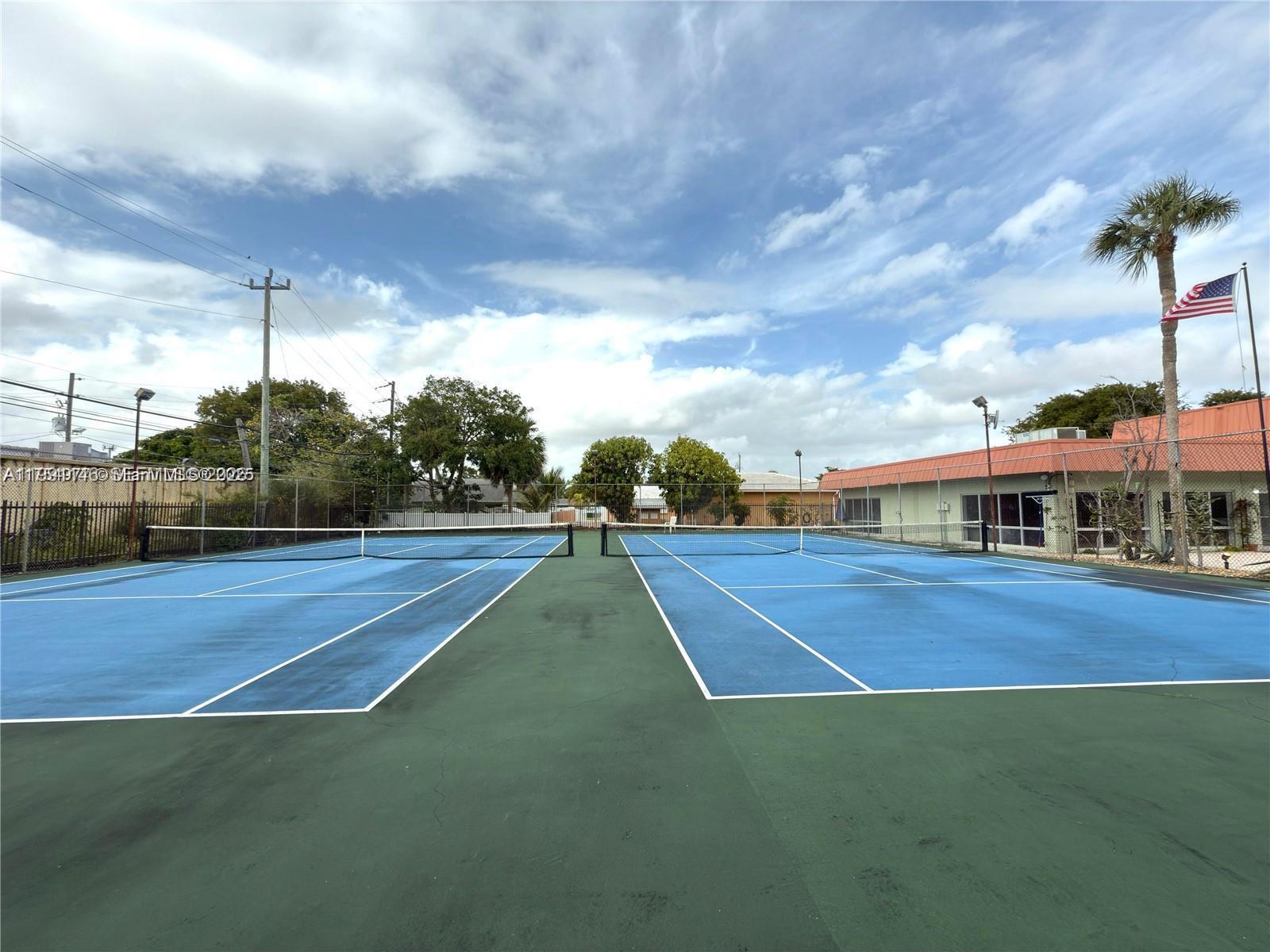 RACQUET CLUB - Residential