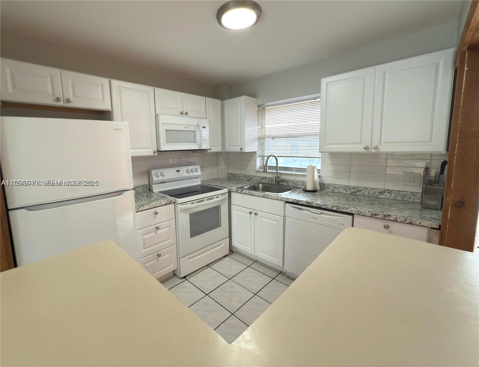 RACQUET CLUB - Residential