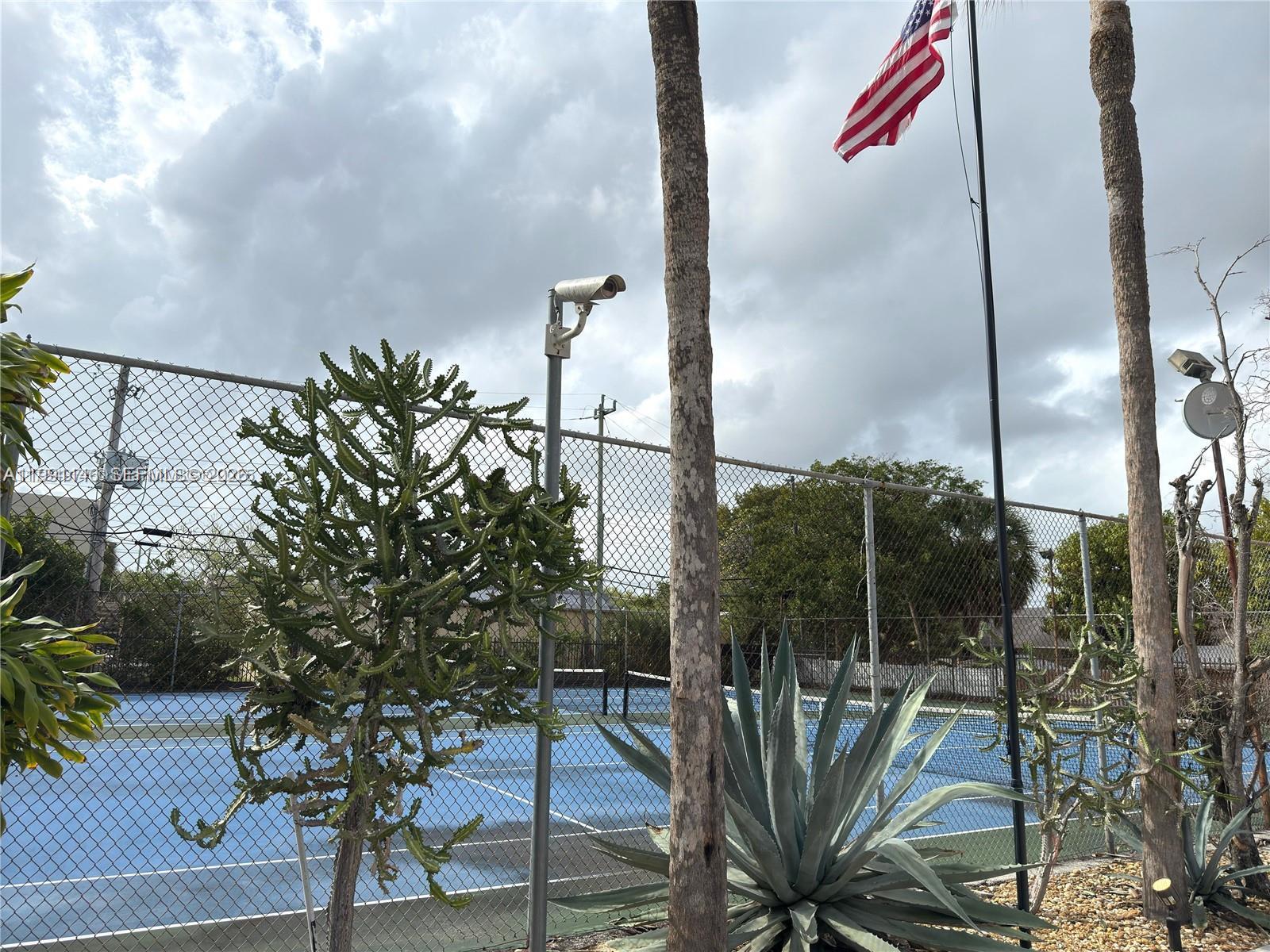 RACQUET CLUB - Residential